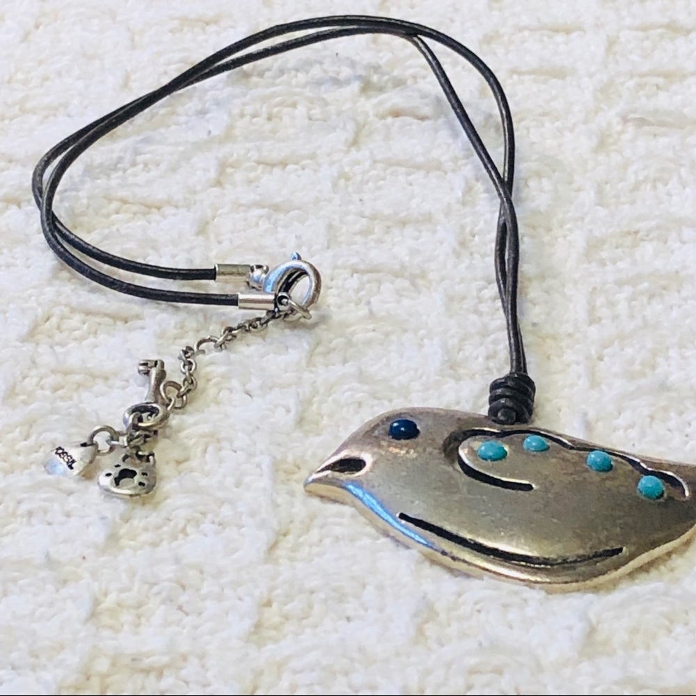 NECKLACE Fossil 18” leather finch pendant